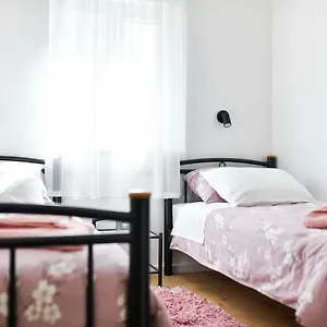 https://rooms-nekic-1.hotelinzadar.com